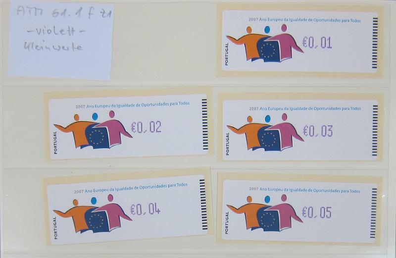 0265 (254).jpg -     Lote:    265      Colecção Especializada - Etiquetas      Lotes Especiais       Descrição:      1981/2010 &mdash; Etiquetas.   Coleção composta por 12 álbuns com etiquetas desde percursoras e Framas até 2010, com provas, erros, FDC's, etiquetas novas e usadas, sobrescritos circulados, variedades de impressão e papéis. Importante estudo. Lote a ver.        Lote ETQ       Valor Base:     &euro; 3000,00     Valor Venda:     &euro;      